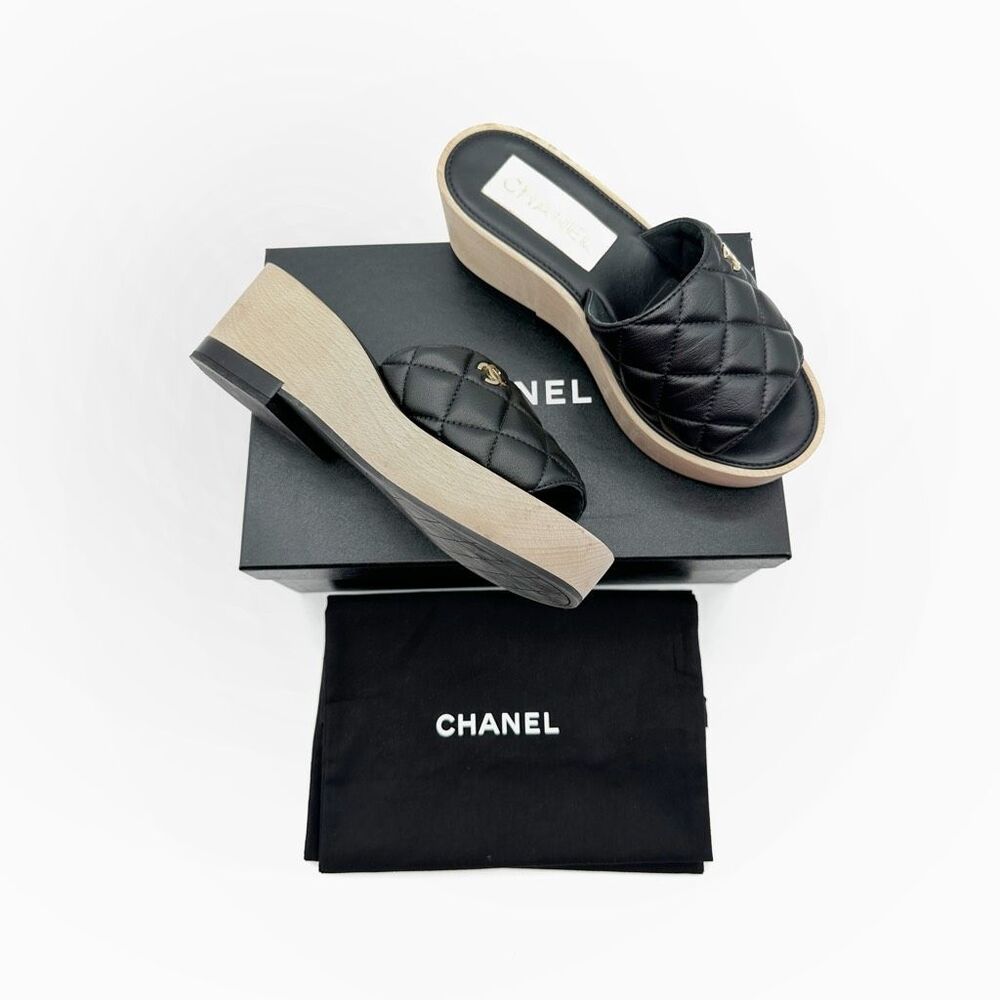 CHANEL Black Quilted Leather Platform Slide CC Sandals Size 38 Open Toe Mules - Picture 2 of 12